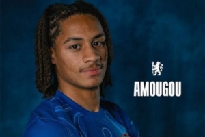 记者：切尔西19岁中场阿穆古将租借斯特拉斯堡，即将体检