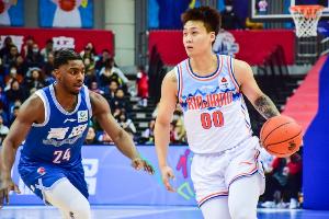 注册信息显示赵睿是转会 因此新疆和赵睿是先终止D类合同再签C类