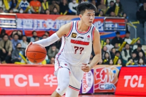 成都的王！广东男篮更新国内球员注册名单：黄荣奇不在列