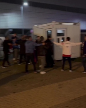 火药桶啊！希腊vs土耳其赛后双方球迷激情互喷 差点就打起来了