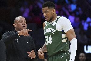 高管认为字母哥想离队就得申请交易制造闹剧 但这不符合他的性格