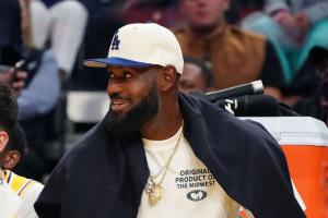 湖记：所有人都可以这样说 詹姆斯的“决定二”真的超级尴尬