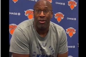 迈克-布朗谈尼克斯与字母传闻：我不会惨和这类事情 只专注于球队