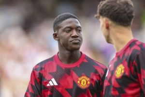 记者：梅努对自己出场时间太少感到不满，冬窗将寻求外租离开曼联