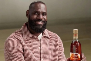 雷迪克谈詹姆斯决定2：大多数给我发短信的人也知道这大概是广告