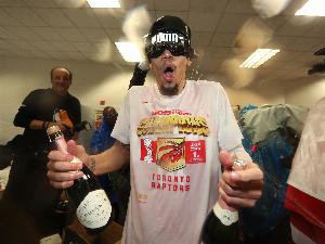 三队三冠顶级3D！去年今日：丹尼-格林在个人社媒宣布退役