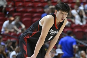 媒体人：杨瀚森没大事儿 要练好身体 适应节奏 努力去完成对抗