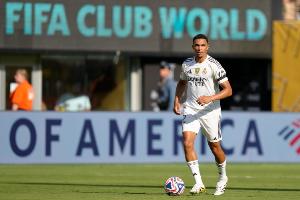 记者：阿诺德有望入选欧冠名单，阿拉巴比目鱼肌不适将接受检查