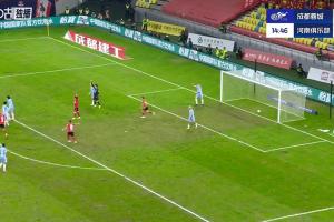 比赛第15分钟，胡荷韬破门，VAR介入检查进球