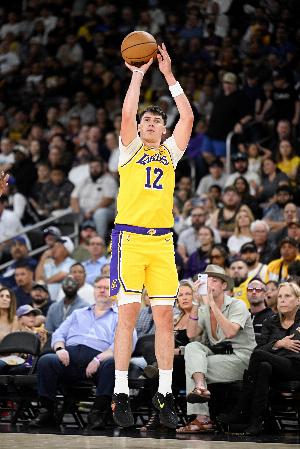 拉拉维亚：现在有机会扣篮一定会选择扣 我的篮球智商挺高的