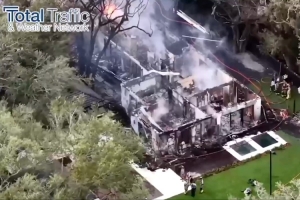 当地媒体：斯波的房子被大火完全烧毁 目前暂无人员伤亡