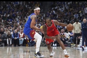 赛季至今小卡戈登是联盟仅有的两个场均20+且命中率180俱乐部球员